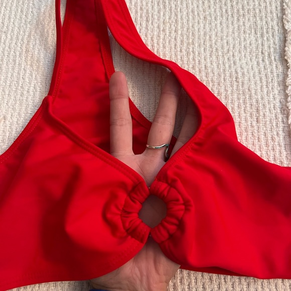 Red bikini - Picture 2 of 3